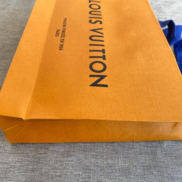 Louis Vuitton Shopping Bag - Picture 6 of 8